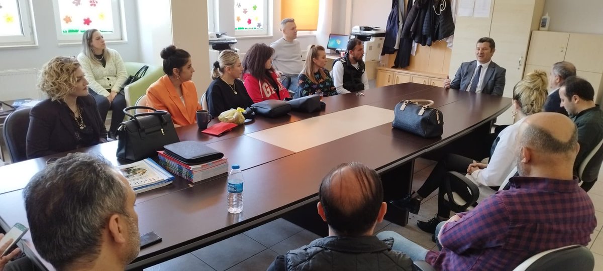 İl Millî Eğitim Müdürümüz Sayın Ahmet Özdemir, 15 Temmuz Şehit Birol Yavuz Ortaokulunu ziyaret etti.

Müdürümüz ziyarette öğretmenlerimizle bir araya gelerek okulumuzun işleyişi ve öğrencilerimizin akademik durumları ile ilgili bilgiler aldı.

<a href="/tcmeb/">Millî Eğitim Bakanlığı</a> <a href="/ahmetozdemirmem/">Ahmet Özdemir</a>