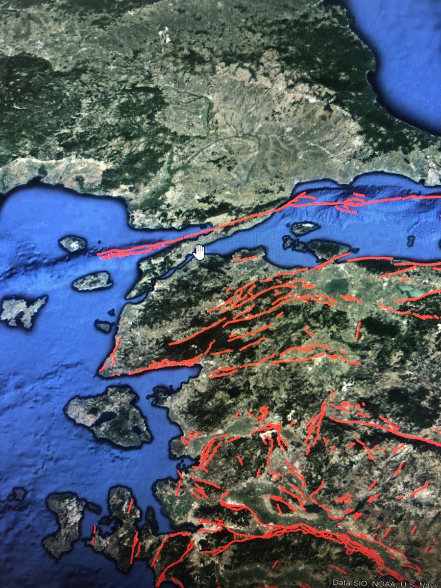 Saroz Korfezinde NAF uzerinde 4,4 deprem oldu. Bu bolge Orta Marmara Cukurluguna kadar muhtemelen 1912 Sarkoy depremlnde kirilmisti, sevgiyle