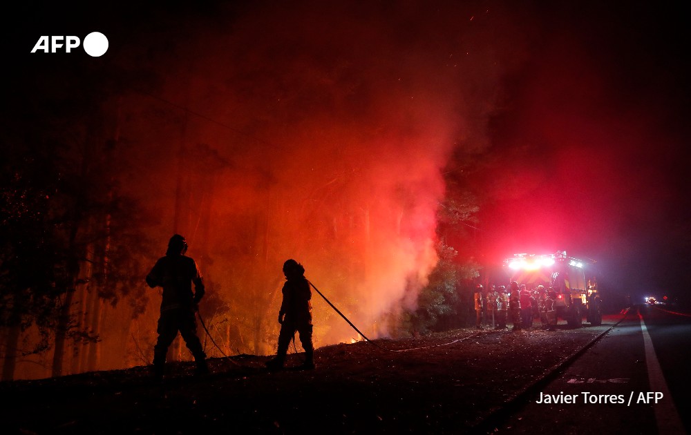 🧑‍🚒 Today we celebrate #InternationalFirefightersDay! 🔥
📸 #AFP pictures by <a href="/ArisMessinis/">Aris Messinis</a>, <a href="/JoshEdelson/">Josh Edelson</a>, Christophe Archambault and Javier Torres.

#FirefightersDay #AFPPhoto #photography #photojournalism