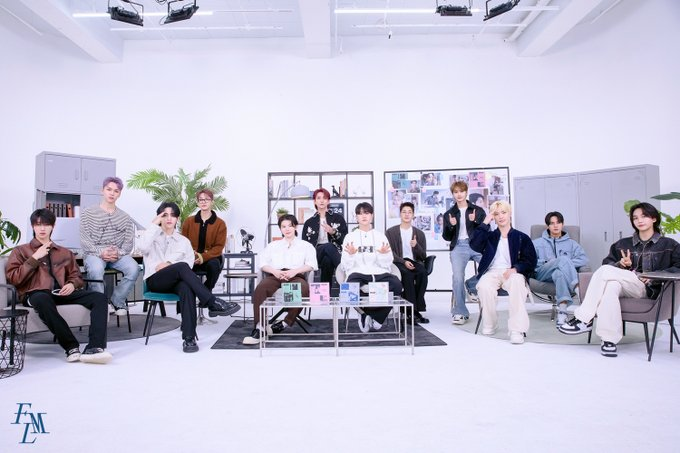 HanteoNews's tweet photo. [Initial Chodong Record] SEVENTEEN's ‘FML’ Achieves K-pop's First Quadruple Million Seller (Hanteo Chart official)

#HanteoChart #한터차트 #손오공 #Super #SEVENTEEN #Initial_Chodong_Record @pledis_17 

Full article🔗https://t.co/3qbOFGoIHj https://t.co/yP0PVE0P8u