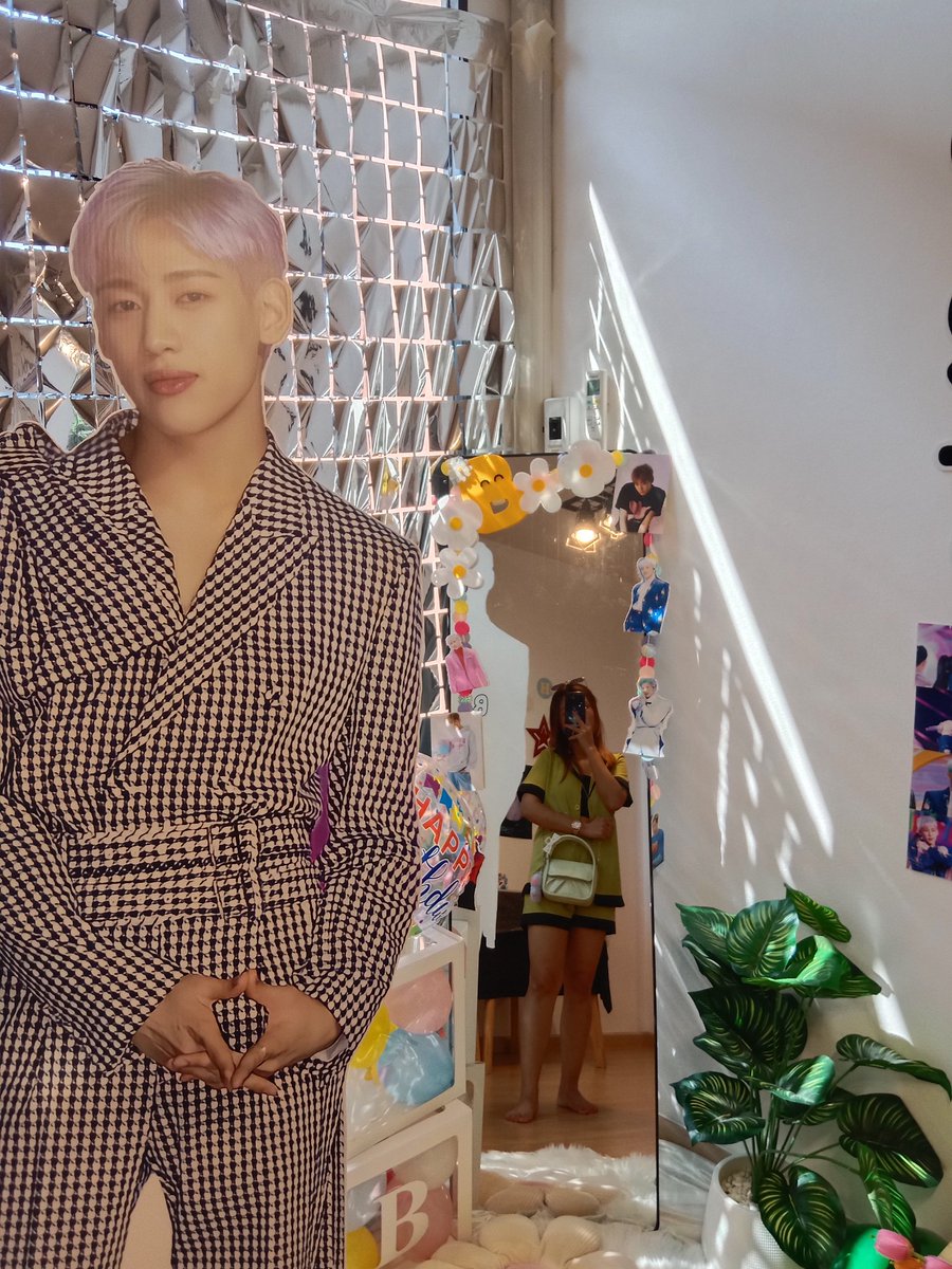 jangmo_98's tweet photo. วันนี้แวะมาหา #BamBam ร้านจัดได้น่ารักมากเลยฮะ💚 #BamBamOurSweet https://t.co/uTgjJ4YUFJ
