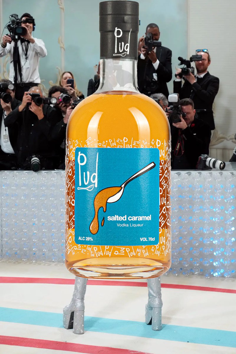 DrinksPud's tweet photo. Slaying the Met Gala red carpet, one bottle at a time! 🔥🍾 #BottleCouture #MetGala2023 #PudDrinks https://t.co/JOKWIEFNCj