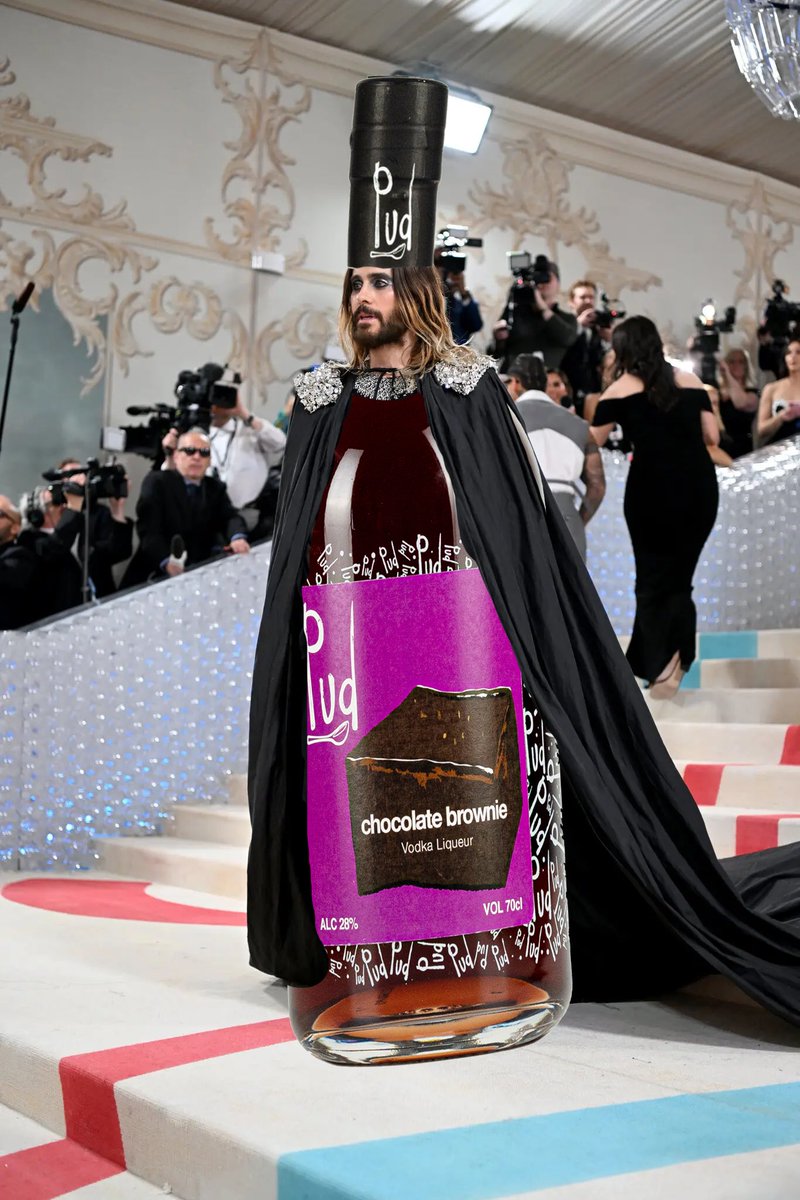 Slaying the Met Gala red carpet, one bottle at a time! 🔥🍾 #BottleCouture #MetGala2023 #PudDrinks