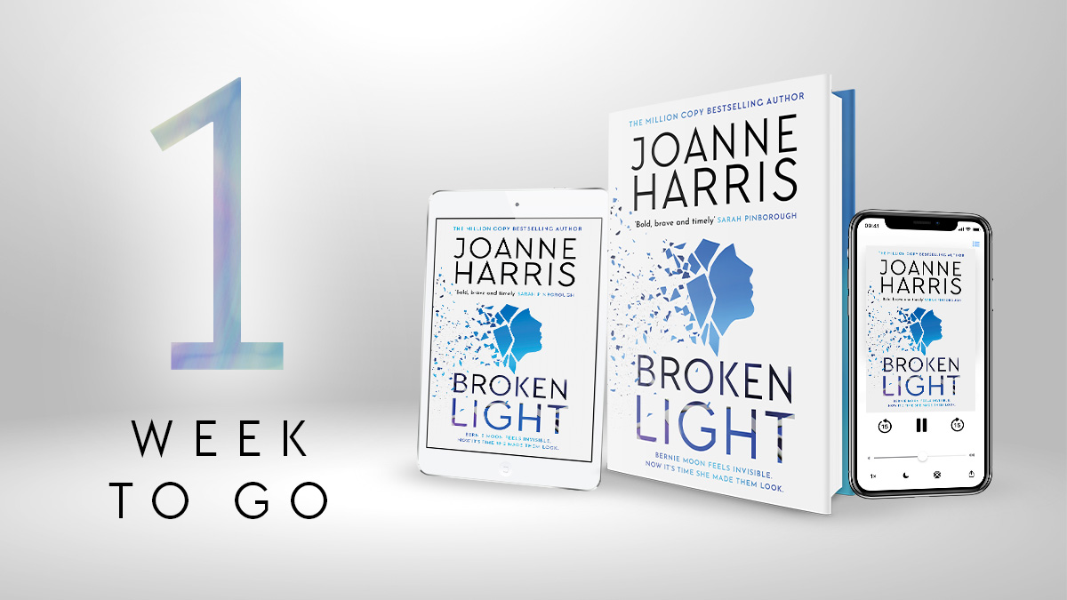 Joannechocolat's tweet photo. Imagine Carrie White had lived. 
Imagine her in middle age; imagine her as a mother; a wife. 
Imagine her living next door to you; maybe working in your local bookshop.  
And imagine she developed her paranormal ability, not at puberty, but at menopause... #TeamBernie https://t.co/e2ABzigQjn