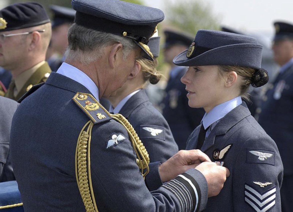 chinnychick's tweet image. ‘Have you ever been shot at my dear’
Yes your Royal Highness 
‘What did you do?’
I shot back your Royal Highness 
‘Yes good plan…’🤣😂
Looking forward to watching The Prince I met become our King this weekend!😃👊👏