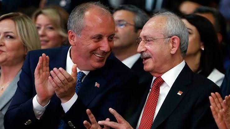 guncelodak's tweet photo. 📌1992 yılında Cumhuriyet Halk Partisi ailesine katıldı.
📌1995 yılında Cumhuriyet Halk Partisi Yalova 2.sıra vekil adayı yaptı.
📌1999 yılında Cumhuriyet Halk Partisi Yalova İl başkanı seçildi.
📌2002 seçimlerinde Cumhuriyet Halk Partisi Yalova milletvekili oldu.
📌2007 seçimlerinde Cumhuriyet Halk Partisi Yalova milletvekili oldu.
📌2011 seçimlerinde Cumhuriyet Halk Partisi Yalova milletvekili oldu.
📌Cumhuriyet Halk Partisi grup başkanvekili oldu.
📌2014 yılında Cumhuriyet Halk Partisi Genel Başkan adayı oldu.
📌2015 seçimlerinde Cumhuriyet Halk Partisi Yalova milletvekili oldu.
📌2018 yılında Genel Başkan adayı oldu.
📌2018 yılında Cumhurbaşkanı adayı oldu.

Yalovalı çiftçi bir ailenin,kamyoncu şerefin oğluydu.Fizik öğretmeniydi. Partinin tuvaletletini yıkamıştı. Partinin bayraklarını asmıştı. Partinin öz evladıydı. Partinin ağabeyi olmuştu. Şimdi söz Muharrem İnce’de… Siyaseti bıraksın istemiyoruz. Birleşelim, ayrışmayalım istiyoruz. Memleket partisinin gençlerine sarılmak istiyoruz.
Seçime sayılı günler kala destek vereceğinizede inanıyoruz.
Söz sizde.. @vekilince 
İLK TURDA BİTİRELİM..