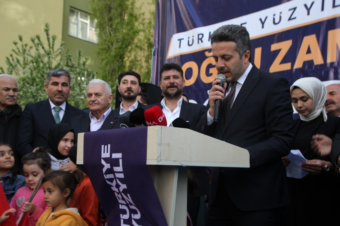 🗞️#Haber
Muş Ak Parti Milletvekili Adayı Ahmet Kılıçaslan:
“BU YOL; TÜRKİYE’NİN TEK UMUDUDUR”

👉🏻 bit.ly/42lRtLt
