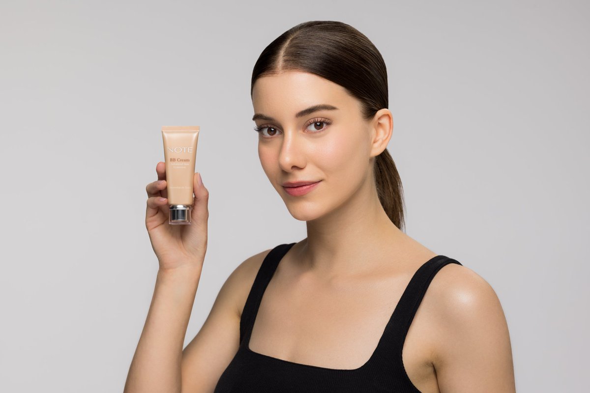 sheandgirls's tweet photo. Note Cosmetique BB kremlerde iddialı🩸
Anında kusurları kapatır, cilt tonunu eşitler, yağ kontrolü sağlar, besleyici ve nemlendirici özelliği ile cildi pürüzsüz bir hale getirip cilt kusurlarının görünümünü azaltmaya destek olur.
#NoteCosmetique
#Makeup https://t.co/kYzmBvR6U3