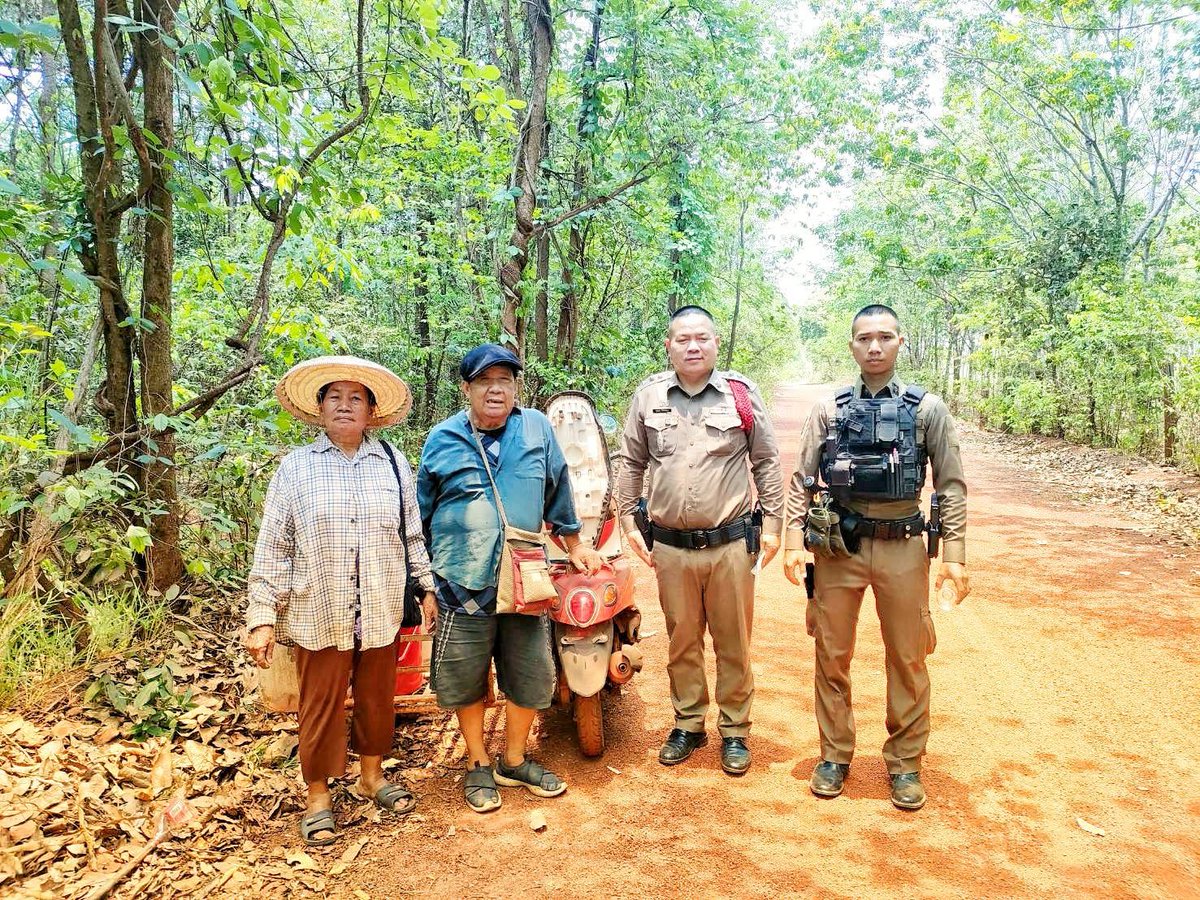🚔🚨บริการทุกระดับประทับใจ กลางป่ากลางเขาเราไปทุกที่ #ตำรวจช่วยเหลือประชาชน #ตำรวจ #ดอนหญ้านาง #พรเจริญ #บึงกาฬ #น้ำมันหมด