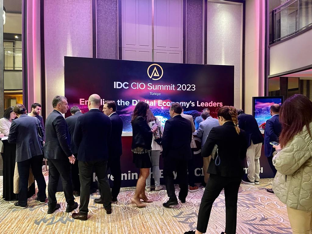 IDCMEA's tweet photo. A GLAMOUROUS start to a fabulous event! Setting the tone for an incredible experience for the rest of the event! #IDCTRCIO https://t.co/9S7wgIDmck