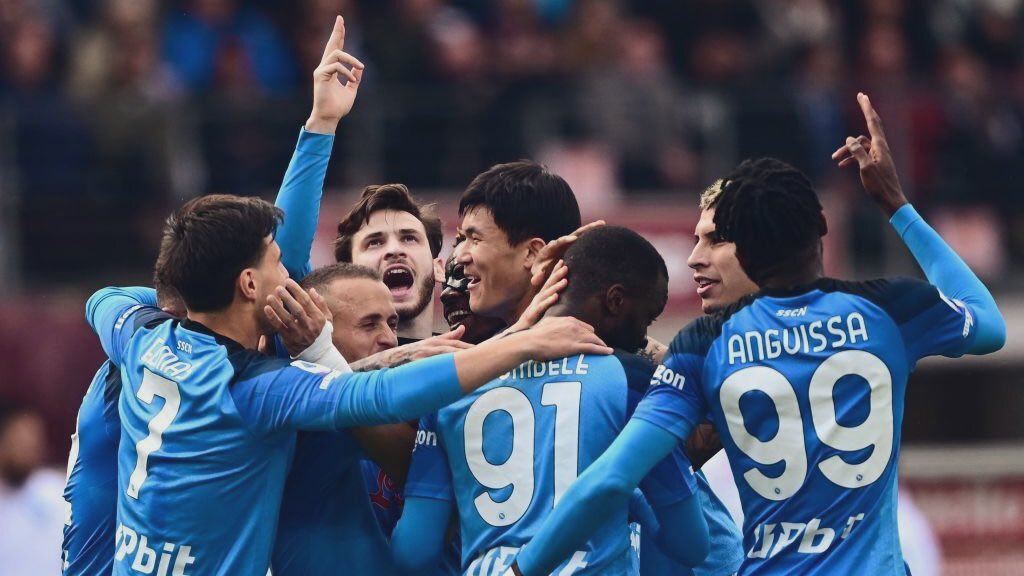 Ma voi avete realizzato che stiamo per diventare campioni d’Italia? 

Io personalmente no, un sogno che si avvera per tutti noi che abbiamo gioito al gol di Diawara col Chievo, noi che abbiamo pianto al gol di Koulibaly a torino e bestemmiato alla tripletta del Cholito a firenze.
