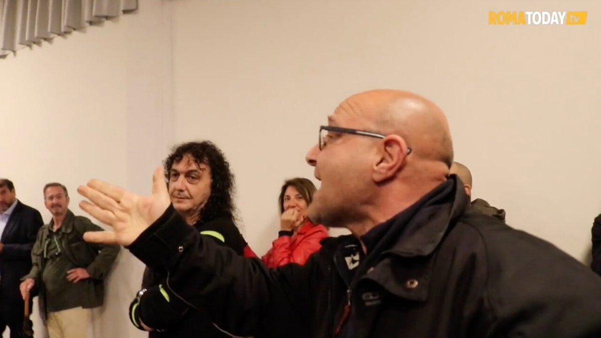 VIDEO | A Roma monta la rabbia contro i varchi della fascia verde: "In periferia ghettizzati come durante le leggi razziali" dlvr.it/SnVzXg