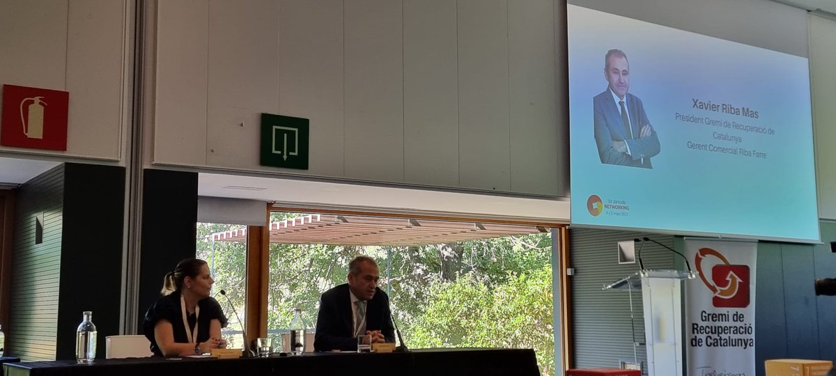 AetracOrg's tweet photo. Ja ha començat el #networking del @gremirecupera, celebrant els seu 70 anys.👏👏
Acompanyem en aquesta celebració i en la jornada de demà, la nostra directora @TxellBasa hi participarà per explicar els #reptes en el sector de #residus de #automoció https://t.co/Zn4AsLOLju