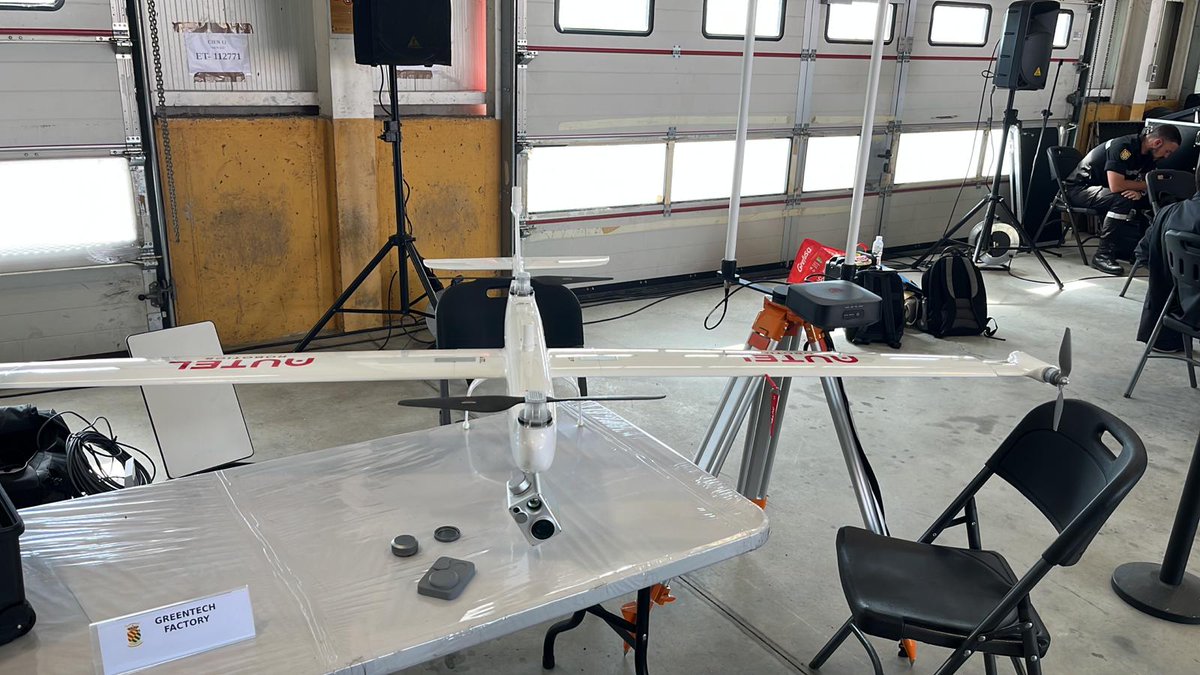 GreenTFactory's tweet photo. La semana pasada participamos en la jornada sobre la creación de la unidad de drones de la Unidad de Emergencias de España #UME
Estuvimos enseñando las novedades que al mercado aporta @AutelRobotics, sus características y el variado número de modelos con los que cuenta.
Un placer https://t.co/KVGs8i1ziw