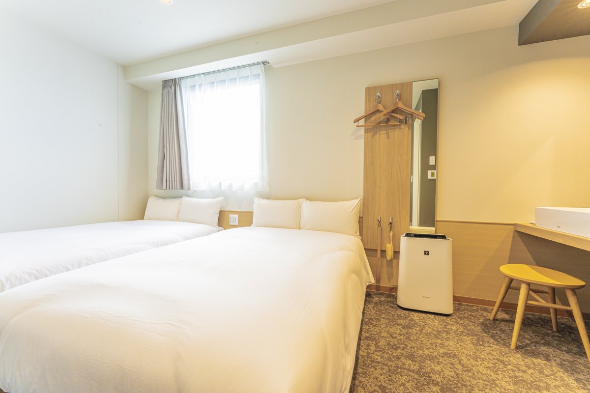 cvsbayhotel's tweet photo. こんばんわ🌛
5/12～14に幕張メッセで˗ˏˋ KCON JAPAN2023 ˎˊ˗が開催されます！当ホテルは幕張メッセ最寄 海浜幕張駅から徒歩5分🚶‍♀️💨乗り換えナシで到着できます‼
まだ空きございますのでこの機会に是非ご利用ください😃

https://t.co/txMmwc20IK

#cvsbayhotel #市川塩浜 #KCONJAPAN2023 #ホテル https://t.co/ohKFo0hNor