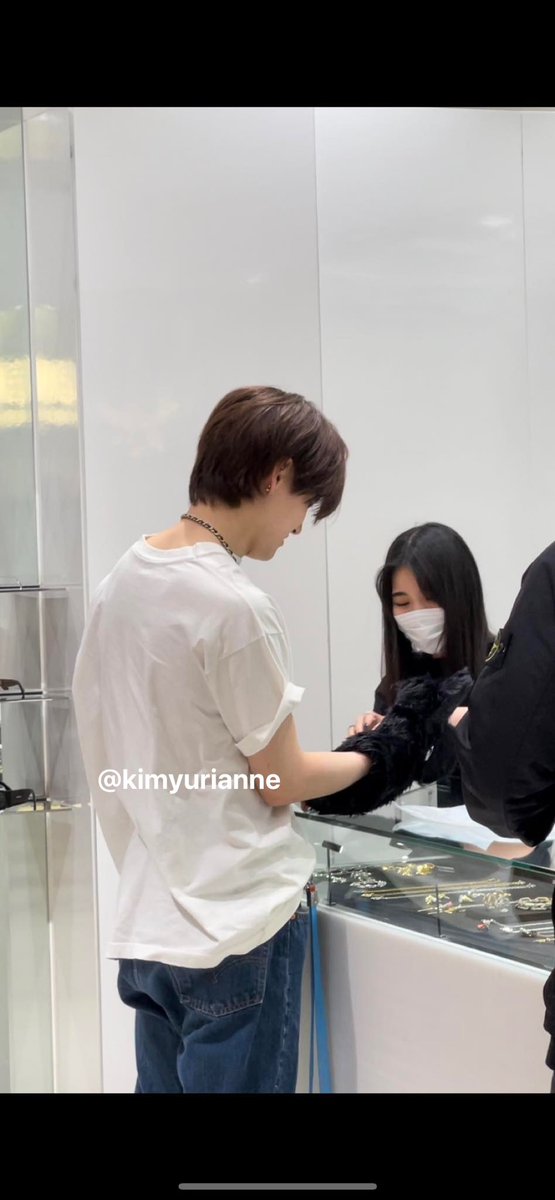 KimYurianne's tweet photo. I saw YOSHI here in tokyo, japan now🥹🥹🥹 #treasure #Yoshi https://t.co/gi7LehCesr