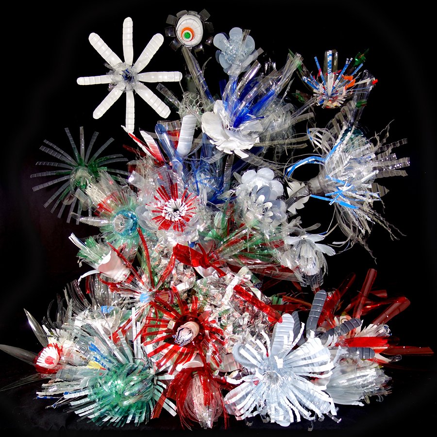 Passez nous voir au salon zéro déchets le 3 juin à la salle Emy-les-Prés ! Les enfants pourront faire des robots récup et pour la fête des mères, on vous proposera aussi de créer des fleurs en matériaux de récupération !