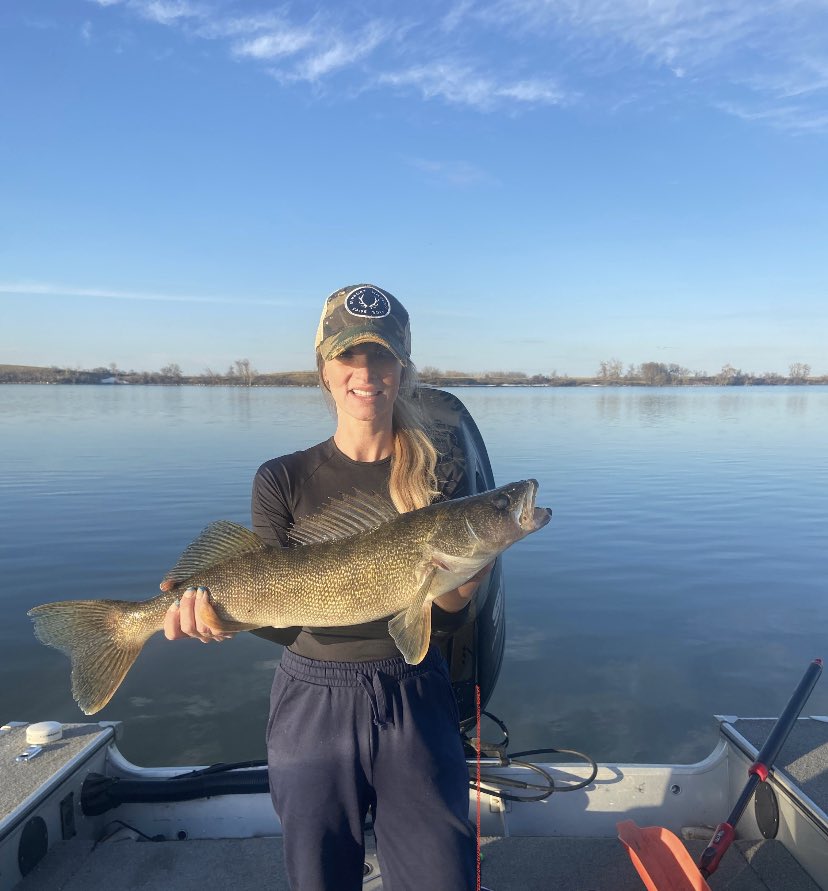 JohnstonNicolle's tweet photo. A perfect evening. โค๏ธ๐ฃ #sdfishing #walleyefishing https://t.co/ftszNOG7fH