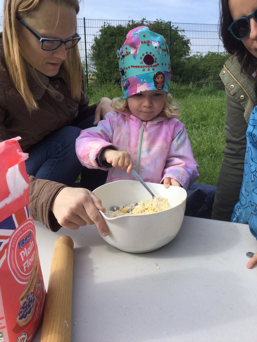 HTAClassSmith's tweet photo. 👑👑👑👑👑👑👑👑👑👑👑👑👑👑👑👑👑👑👑👑👑
We are ready for the coronation.We made crowns with natural materials, put up a palace, made cooked and ate Welsh cakes.
#HTAForestschool https://t.co/NmAvvUIpAE