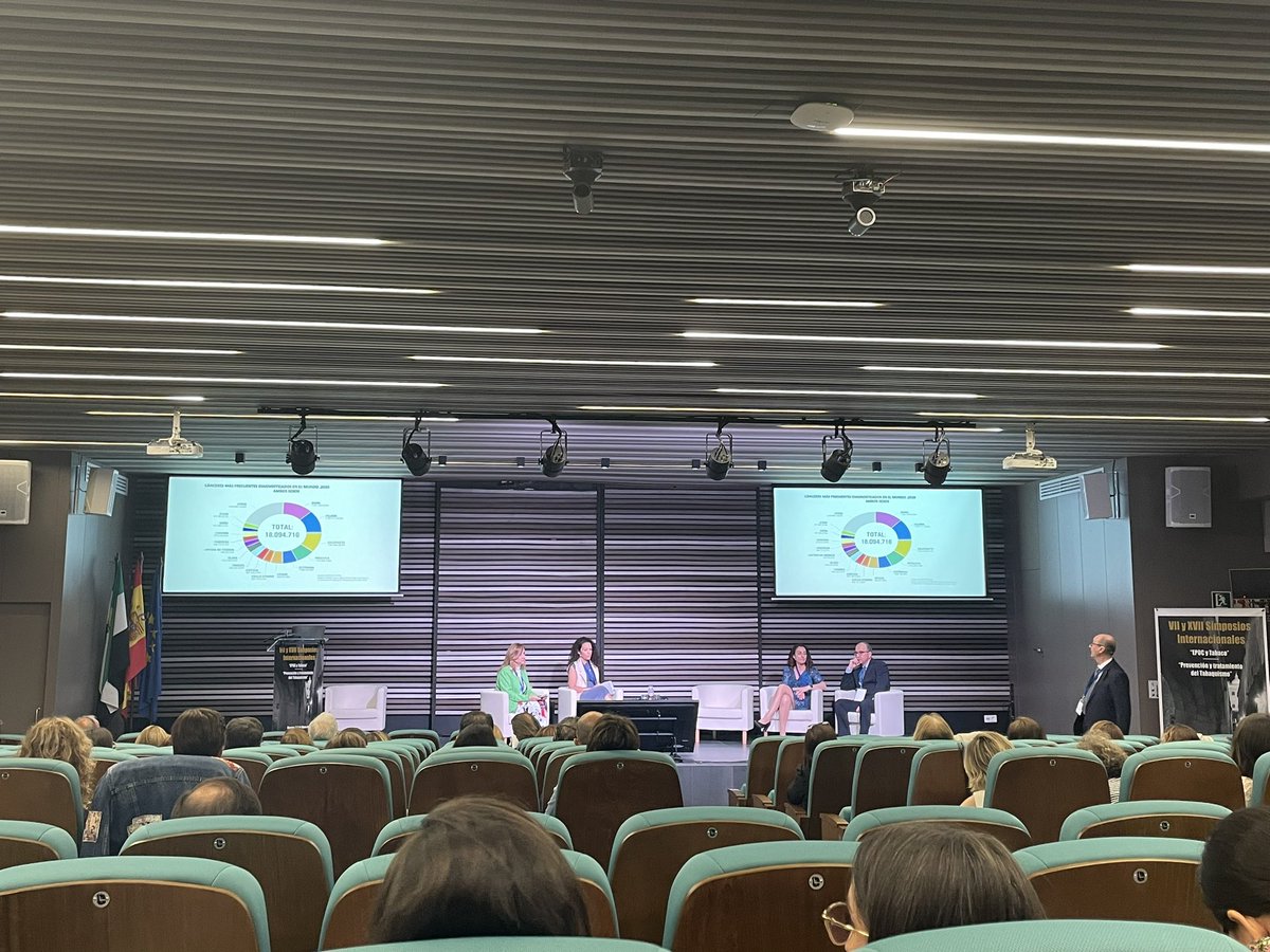 grande el Dr. Diaz-Maroto con su exposición sobre el Tabaquismo y cáncer de pulmón en el #simposiumEPOCyTabaco