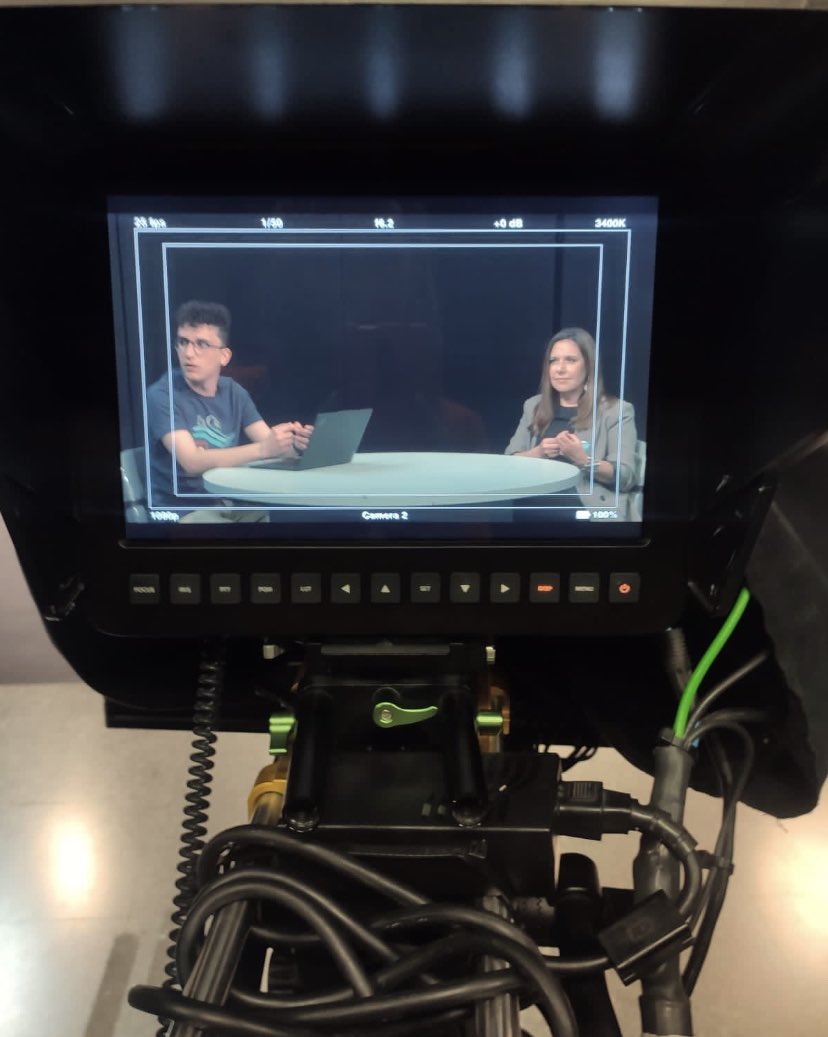 Quin goig hui participar d’una entrevista en directe amb <a href="/noutaronger/">El Nou Taronger</a> a la @EVInnova_ 📹
La joventut al món periodístic i audiovisual ve molt preparada i sense por al xat ni al directe, cal estar a l’alçada.