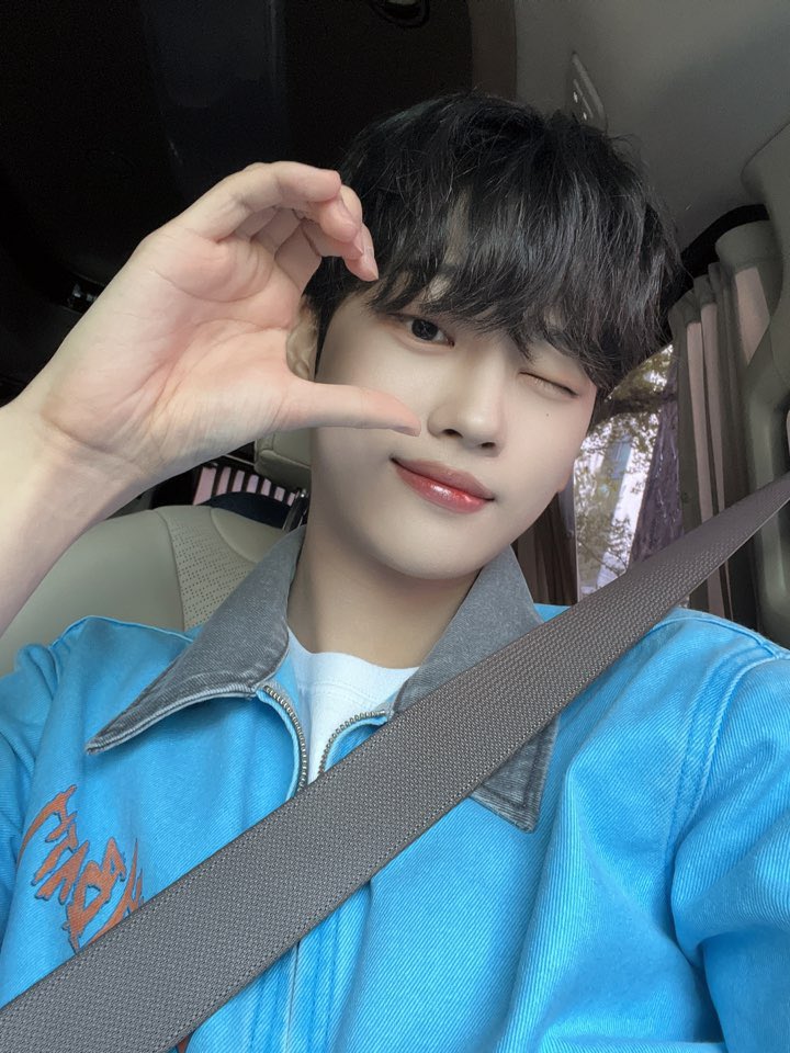 WEi__Official's tweet photo. 석화찜을 찜 쪄먹기 위해 나타난 석화🩵(not 굴🦪 )
1화는 EEEE 석화가 찜 쪄진 듯하지만😅
석화의 석화찜 이기기는 계속됩니다🔜

#위아이 #WEi 
#강석화 #KANGSEOKHWA https://t.co/OuhBNaRbvK
