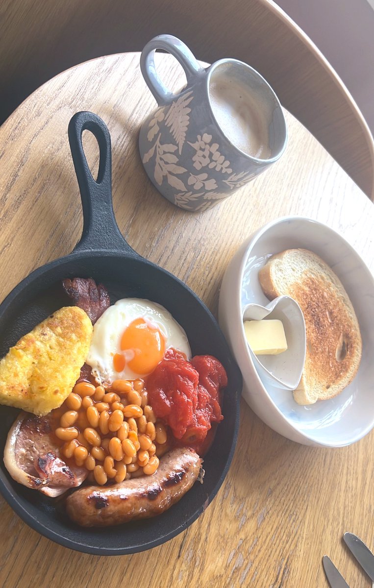 _VJ77's tweet photo. Get in ma belly 😋 🍳#melovesajuicysausage #lipsmacking https://t.co/7A0m3UbMNa