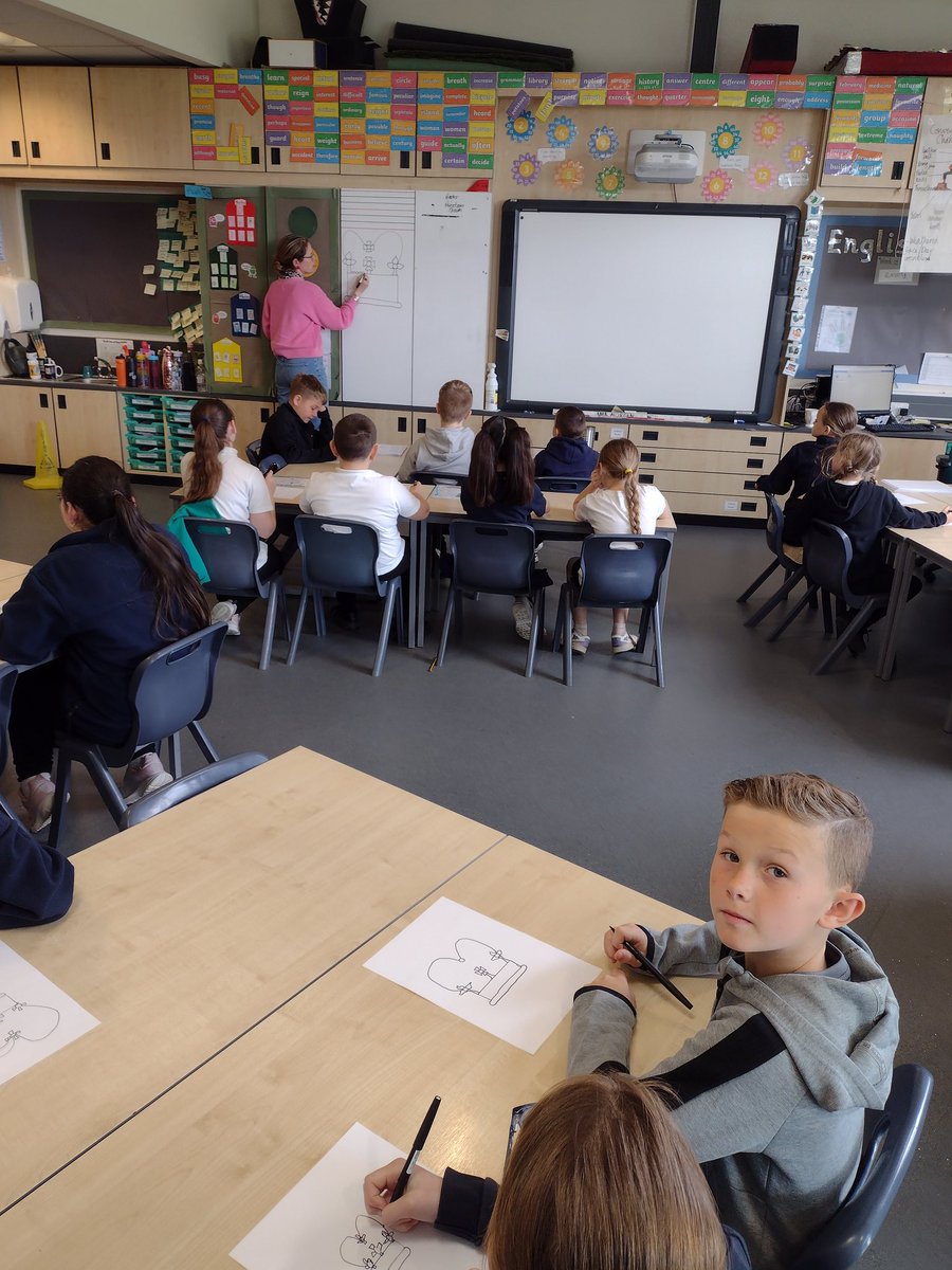 CPickeringPri's tweet photo. #Y4MOR are loving their doodle workshop with artist Charlotte Eldred this morning! https://t.co/KqkhC2vs7x