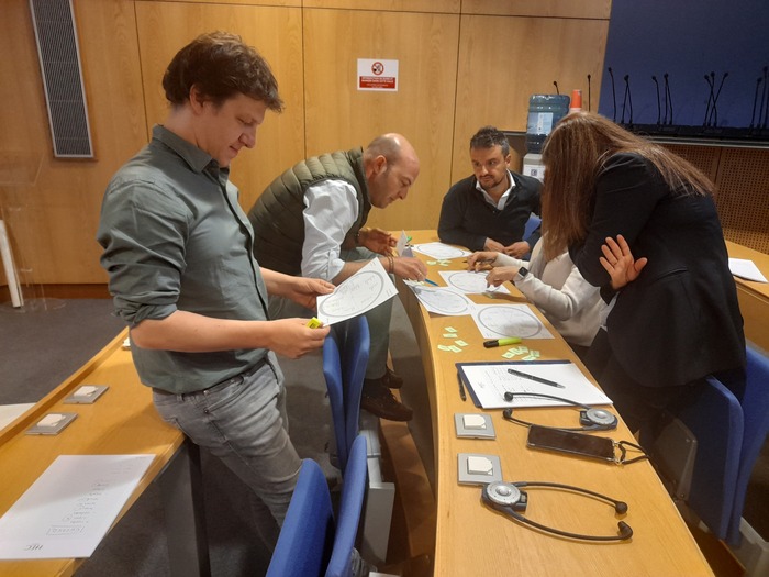 EsadeExecEd's tweet photo. Los participantes del programa #EsadePMD de Esade Executive Education han disfrutado de su estancia en la prestigiosa escuela de negocios @HECParisExecEd. Esta experiencia les ha permitido profundizar en la estrategia empresarial de manera global.🌏✈️ https://t.co/z5AJoxlD0T