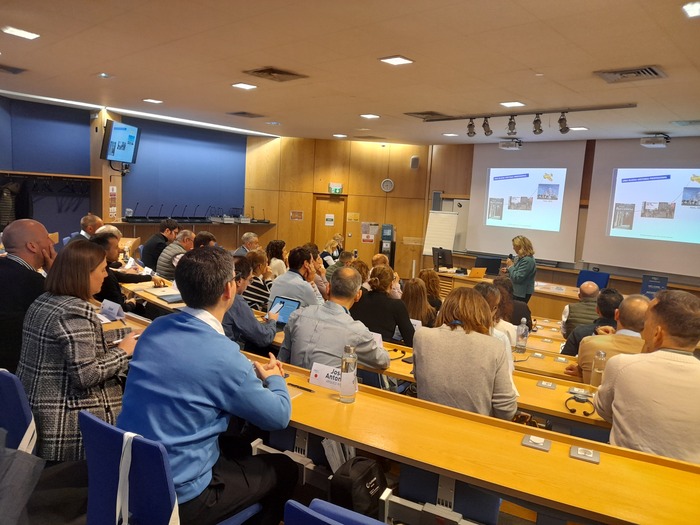 EsadeExecEd's tweet photo. Los participantes del programa #EsadePMD de Esade Executive Education han disfrutado de su estancia en la prestigiosa escuela de negocios @HECParisExecEd. Esta experiencia les ha permitido profundizar en la estrategia empresarial de manera global.🌏✈️ https://t.co/z5AJoxlD0T