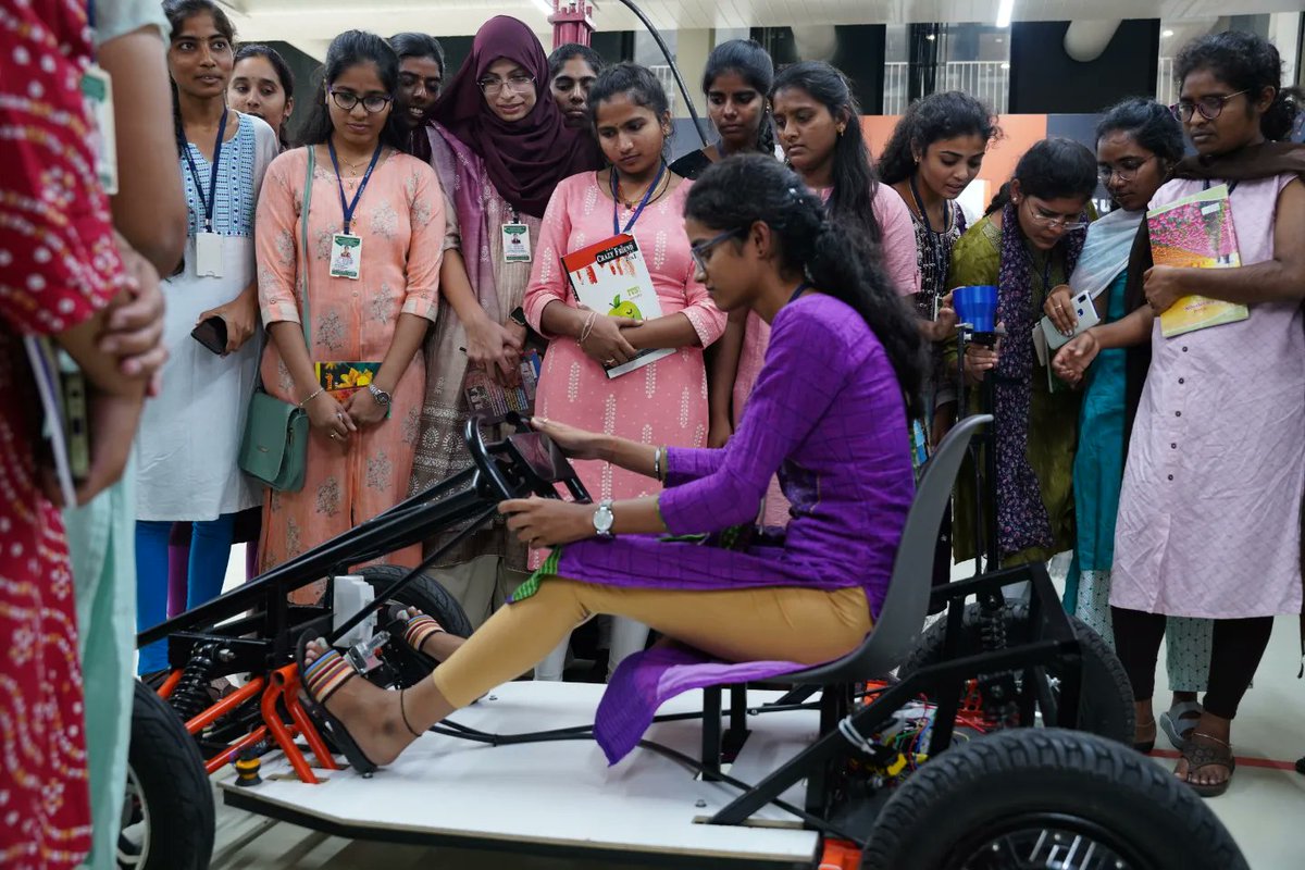 TWorksHyd's tweet photo. Faculty & students from Professor @PjtsauIndia got a glimpse of T-Works' facilities & equipment. T-Works also offered to support students with innovative ideas and who are keen to fail, learn and grow.
#BuildAtTWorks
@KTRBRS @jayesh_ranjan @KarampuriSujai https://t.co/G83cx4ELiV