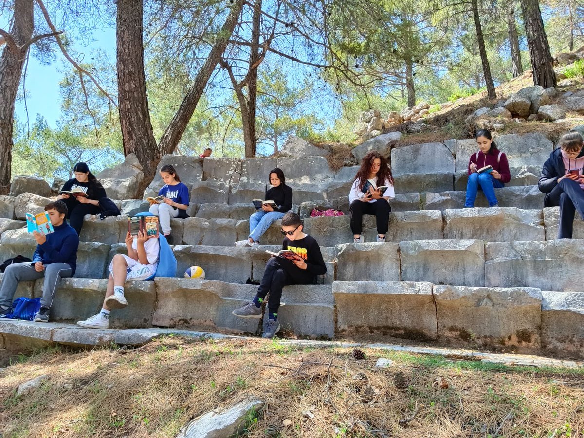 Fethiye Üzümlü Ortaokulu,  7. sınıf öğrencileri, Cadianda antik kentinde kitap okuma etkinliklerini gerçekleştirdiler. 📖📚
<a href="/tcmeb/">Millî Eğitim Bakanlığı</a> <a href="/mugla_mem/">Muğla İl Millî Eğitim Müdürlüğü</a> <a href="/mugla_arge/">ArGe Muğla İl Milli Eğitim Müdürlüğü</a> <a href="/emrecay55/">Emre ÇAY</a> <a href="/memfethiye/">Fethiye İlçe Milli Eğitim Müdürlüğü</a>