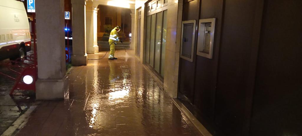 GruppoVeritas's tweet photo. Gli interventi di questa mattina degli #operatoriveritas nel centro di #Mestre. 👷👷‍♂️

Si prepara la città ad un nuovo inizio di giornata. ☀️ https://t.co/kvA2gbtITg