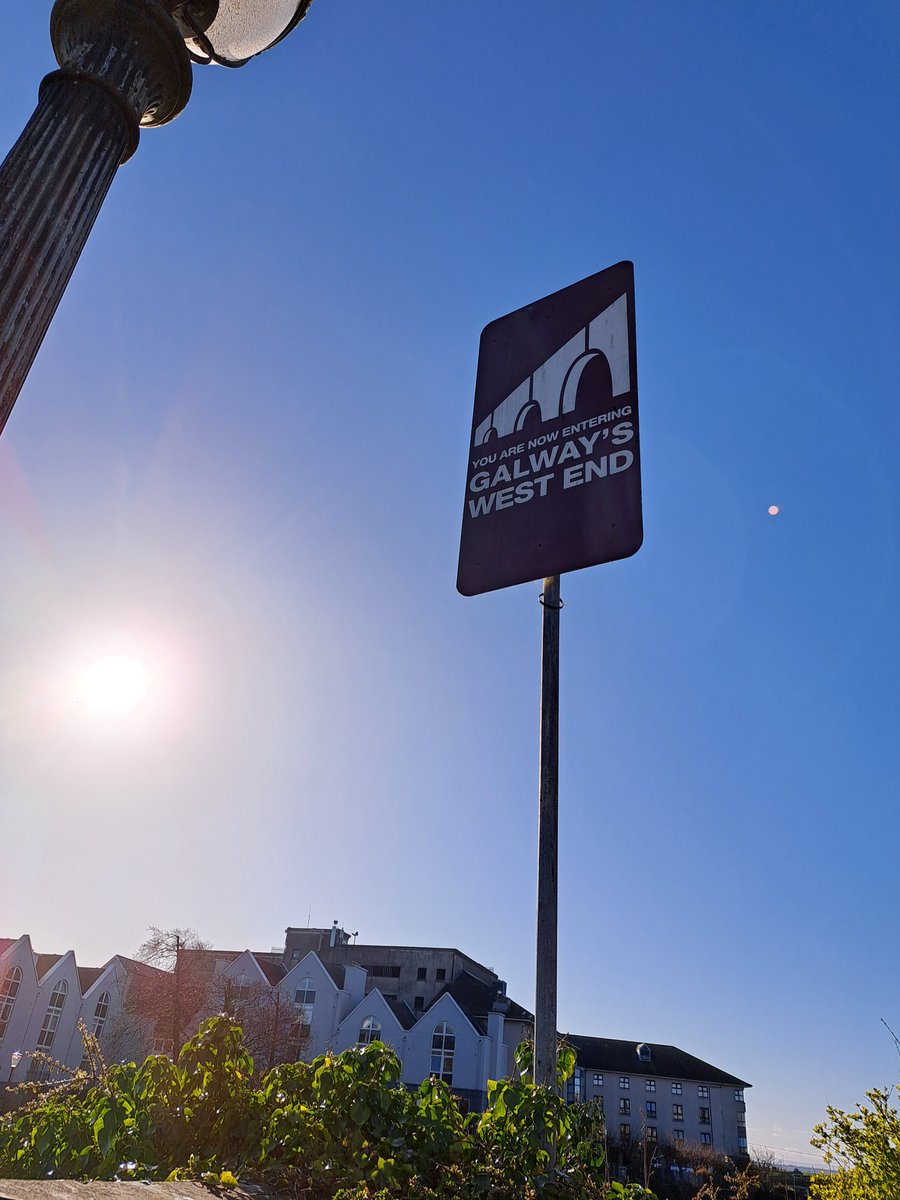 galwayswestend's tweet photo. IT'S A SIGN ππ² and it's saying you should #CrossTheBridges to #GalwaysWestend this weekend for craic, chats, nature, views, grub, drink, culture and more! Have you got any plans? Let us know in the comments....
#Galway #ThisIsGalway #WhatsOnInGalway #ThingsToDoInGalway https://t.co/9NwwdJOkHq