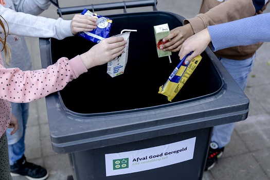 Afval Goed Geregeld zet zich in voor de inzameling en recycling van PD (plastic en drankenkartons) en glas. Als organisatie kun je je aanmelden voor kosteloze gescheiden inzameling van PD en glas 👉 afvalgoedgeregeld.nl Meld je organisatie voor 31 mei aan!