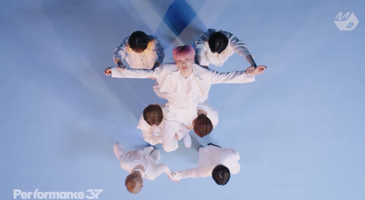 luxnxxin's tweet photo. @M2MPD @the_EPEX #Performance37_EPEX
가장 인상깊은 퍼포먼스 장면은 ?!??
이거 도입부 천사 아민이잖아 •••
보배로운 이남자의 얼굴과 목소리 최고 ....
그리고 예쁜옷도 최고 ..... (｡♡‿♡｡)
너무 아름다워서 그저 눈물만 흘리다 ••••• https://t.co/AsDlgShnY1