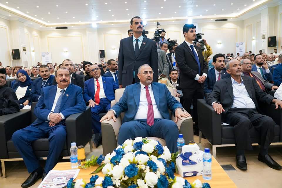 lutfshatara's tweet photo. أتصلت باللواء فيصل رجب ودعوته لتشريفنا الحوار الجنوبي،فقال لي أنا معكم ياصالح وحدوا الصف الجنوبي،هكذا قال د.صالح الحاج رئيس فريق الحوار في كلمته اليوم وبحضور  رئيس المجلس الانتقالي الجنوبي عيدروس الزبيدي واللواء الصبيحي..كانت القاعة عبارة عن مزاييك جنوبي من المهرة إلى باب المندب https://t.co/B5wVMgMECI