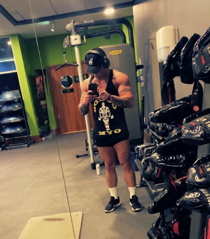 KevTod84's tweet photo. Early morning workout smashed ❤️ Can’t beat blasting @TheMattCardona theme on loop to get them extra cheeky reps 😜 #AlwayzReady https://t.co/MKwu1Vt8gc