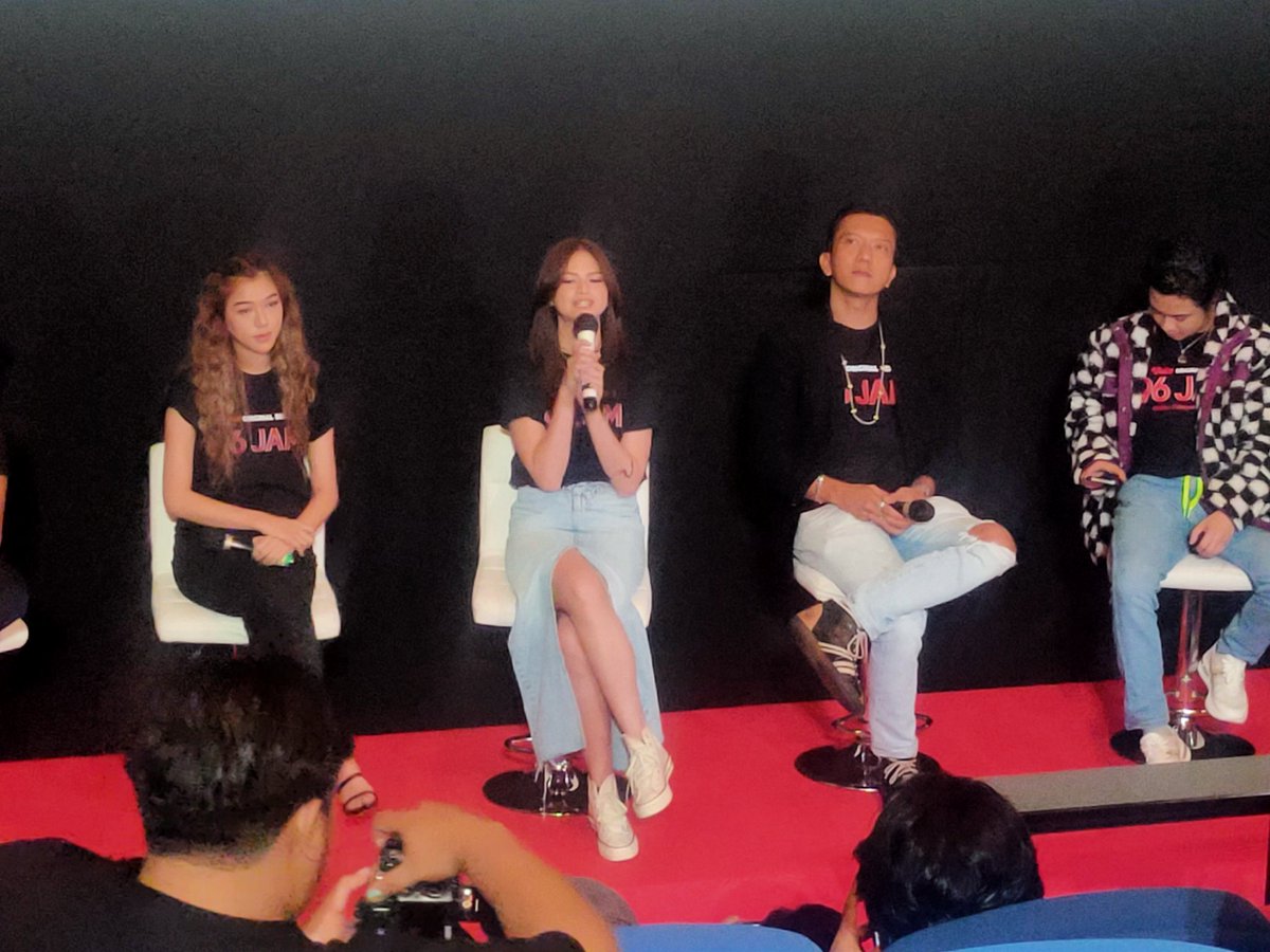 Nontoners's tweet photo. Habis nonton eps 1 langsung ikut press conference bareng cast & filmmakernya. Seruuuu! Bastian kocak beuttt pas prescon ๐
#96Jam bisa distreaming hanya di @vidio mulai 6 Mei langsung 3 episode dan 2 episode awalnya gratis yaaa. https://t.co/u1PHJ3fxu4