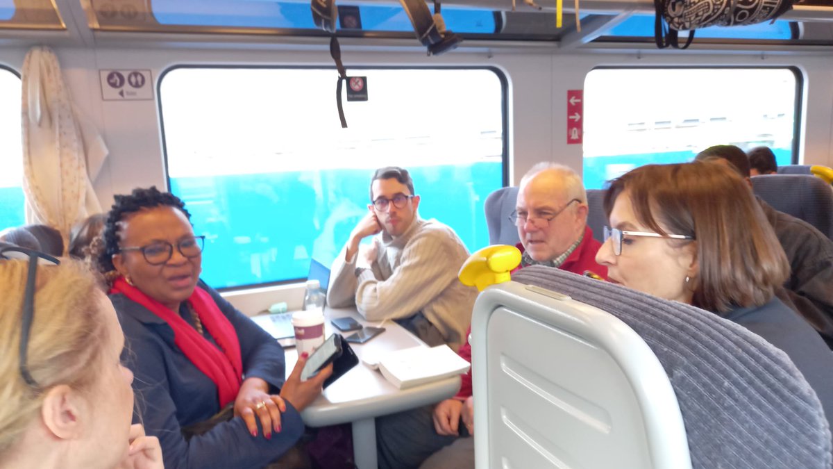 PhilipGlanville's tweet photo. Lots of @HackneyLabour heading to support @MKLabourParty #HackneyOnTour https://t.co/hih4IjMC0f