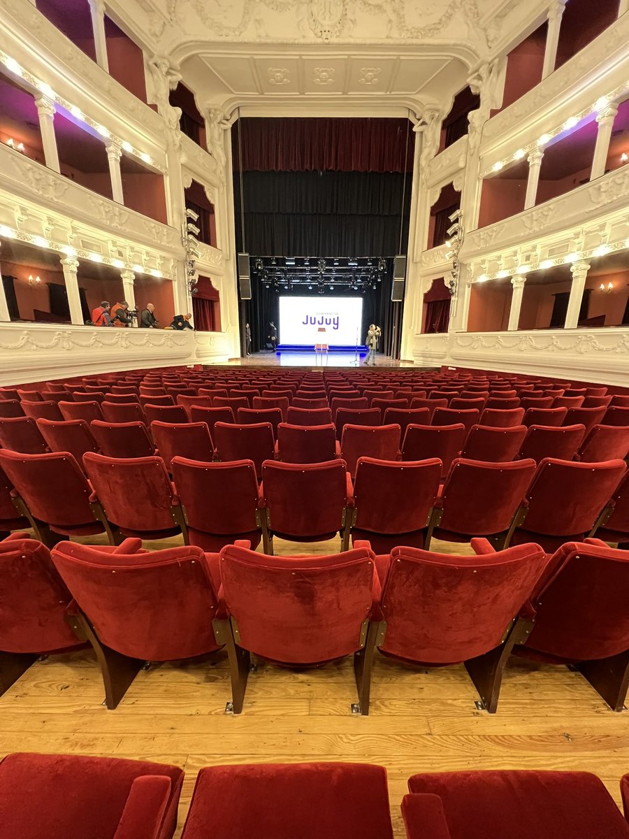 Reabrimos el teatro Mitre, uno de los más lindos de la argentina, totalmente renovado con la última tecnología. Un orgullo de los jujeños