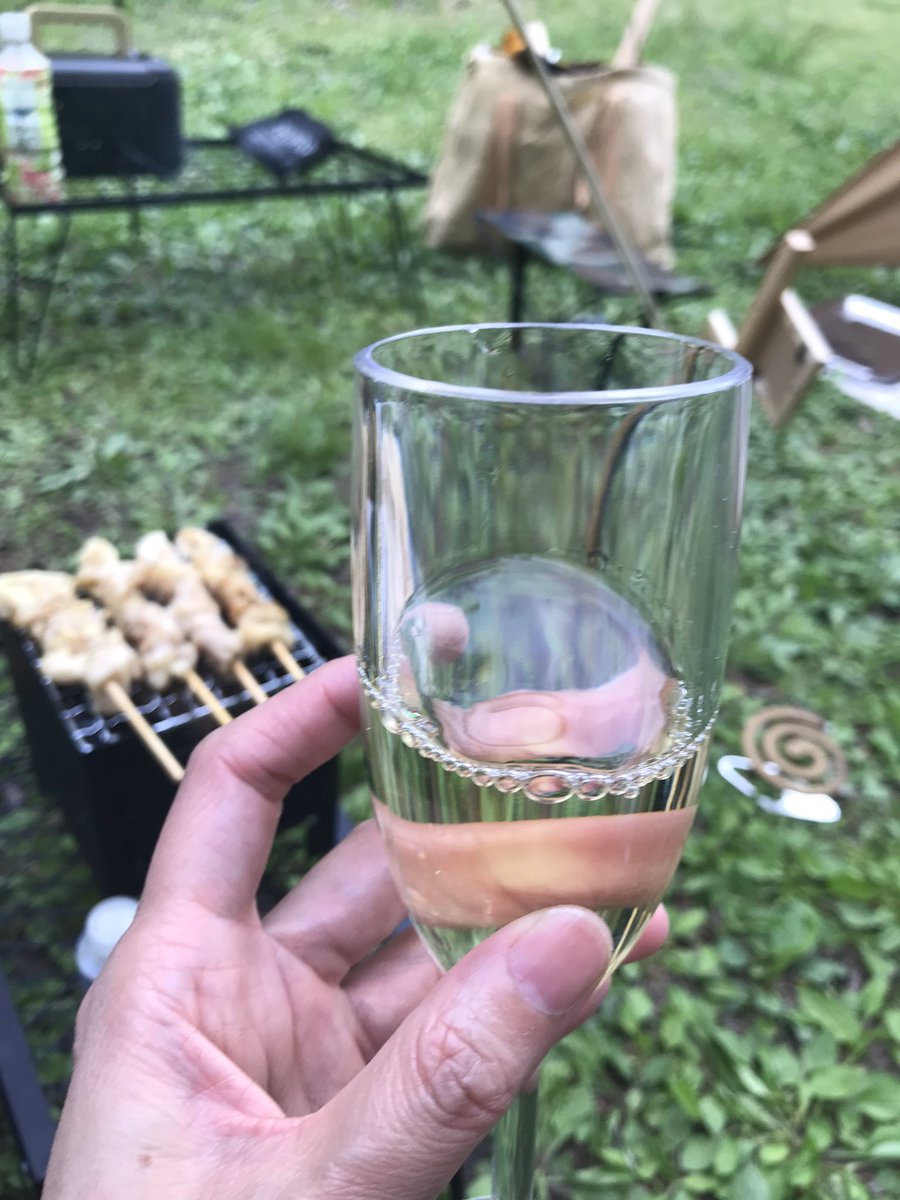 sachi_maru3's tweet photo. @camp_1005 本日のメイン🍷
クフでございます❤️
スッキリと飲みやすい
昨年のキャンプ時に飲んで感動したこのワイン😆
#蒜山ワイナリー
#CuFu https://t.co/PFZrbpIxGi