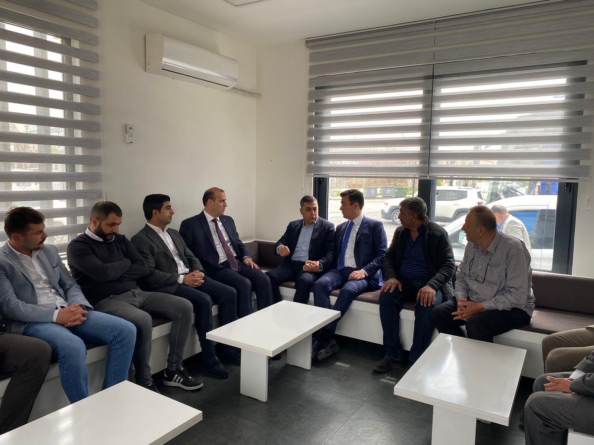 Fatih__Bildik's tweet photo. Milletvekili adayımız Sn. @OsmanGokcek_, Yönetim Kurulu Üyelerimiz, Gençlik Kolları Başkanımız ve Meclis Üyelerimiz ile birlikte;

Tren garında hizmet veren Gar Taksi Durağına ziyarette bulunarak taksici kardeşlerimizle sohbet edip hayırlı işler diledik..

#KalbimizAltındağ 
#SKMGünlüğü 

@akaltindag