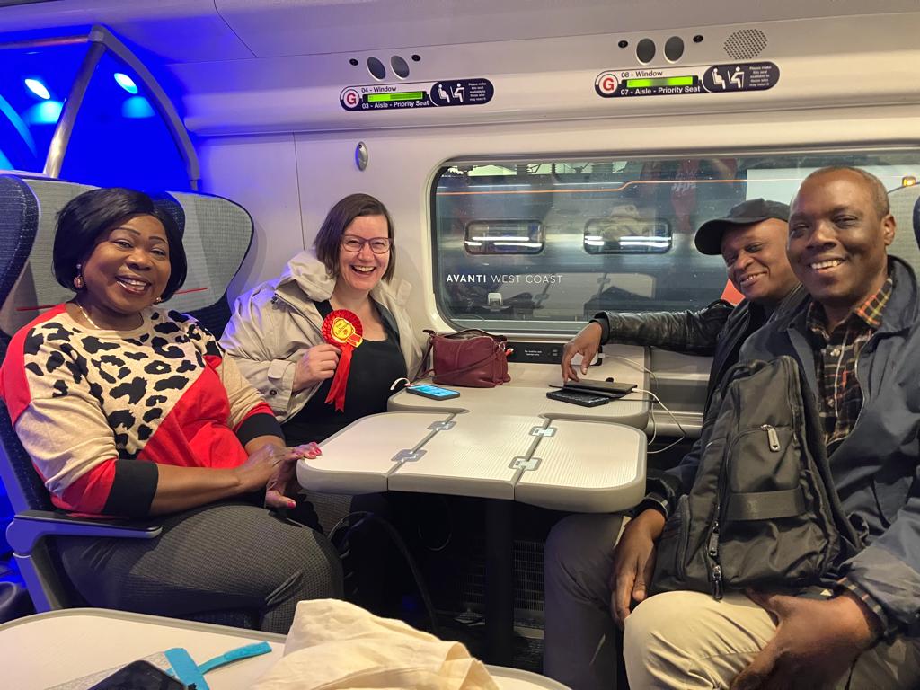 PhilipGlanville's tweet photo. Lots of @HackneyLabour heading to support @MKLabourParty #HackneyOnTour https://t.co/hih4IjMC0f