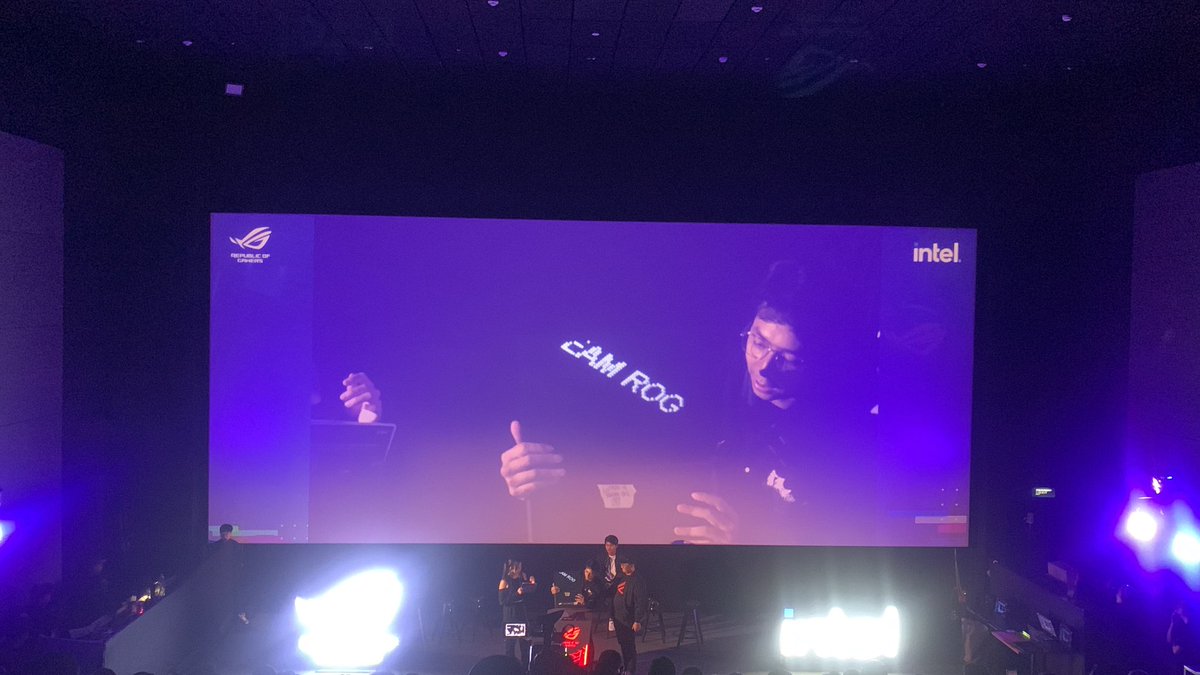 gadget_squad's tweet image. Anime Matrix di #ZephyrusM16 🔥🤝
#ROGBeyondPerformance