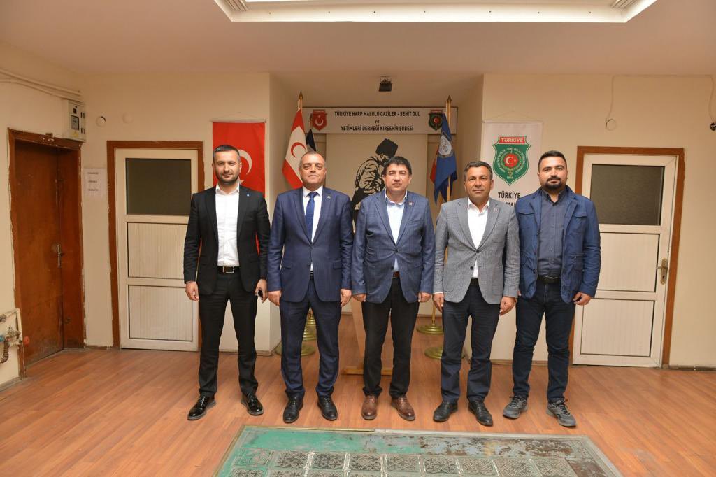 Devakirsehir's tweet photo. Millet ittifakı olarak saha çalışmalarımızı büyük bir inançla sürdürmekteyiz,milletvekili adayımızla STK ve esnaflarımızı ziyaret ediyoruz. @devapartisi @alibabacan @MetinATABEY4 https://t.co/PbOsWXuELm