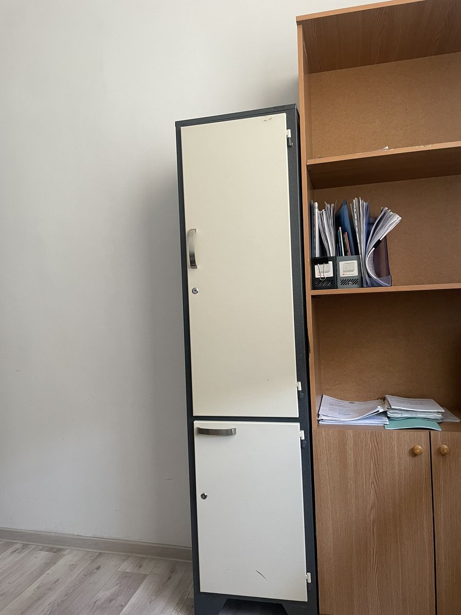 Еее на работе мне сейф подогнали) теперь можно печеньки к чаю там прятать