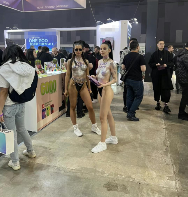 uwootech's tweet photo. The Russian Moscow exhibition has come to an end, and we are waiting for you in Italy and Malaysia at the next stop! #UWOO #VAPE #HNB #exhibition https://t.co/TGcgSDAC7R
