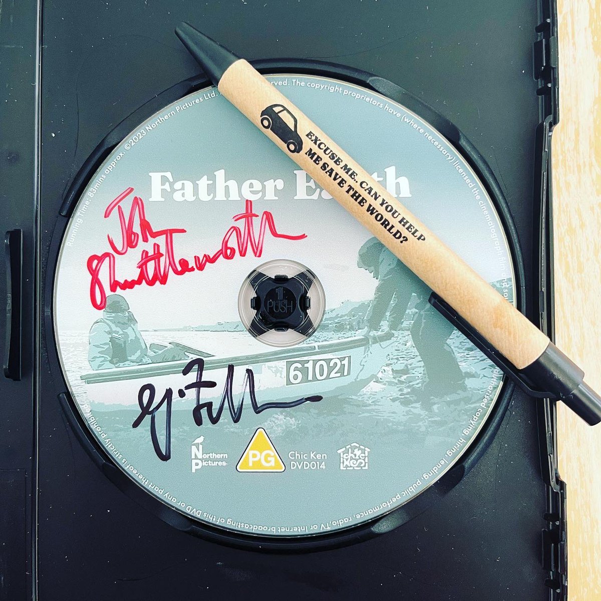 revpeterlaws's tweet photo. Yes! Got my copy of the new Graham Fellows film #FatherEarth. Signed by both @gdfellows AND John Shuttleworth and featuring Sooty and Sweep!
For more on this visit https://t.co/3iZwWpNXjR https://t.co/EHzROk6Gfc