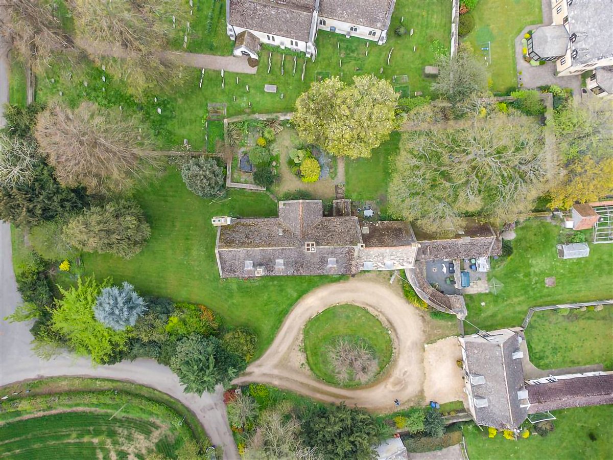 StacksProperty's tweet photo. On with y to acquire a beautiful #OldRectory steeped in history & offering huge #potential. 5,180 sq ft, four acres, river frontage (two moorings), a range of outbuildings & a wealth of original features. - Charlie Rearden, @Stacks_Rutland
On with https://t.co/xDfXrF8IDv https://t.co/VO1XVqeq04